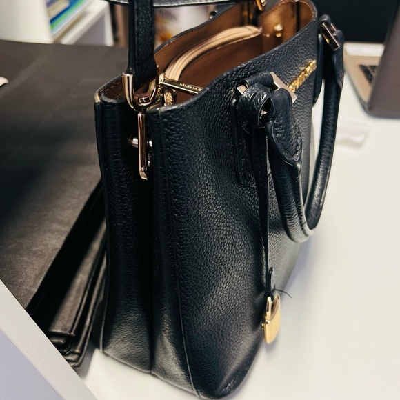 AUTHENTIC MICHAEL KORS LEATHER - Picture 6 of 10